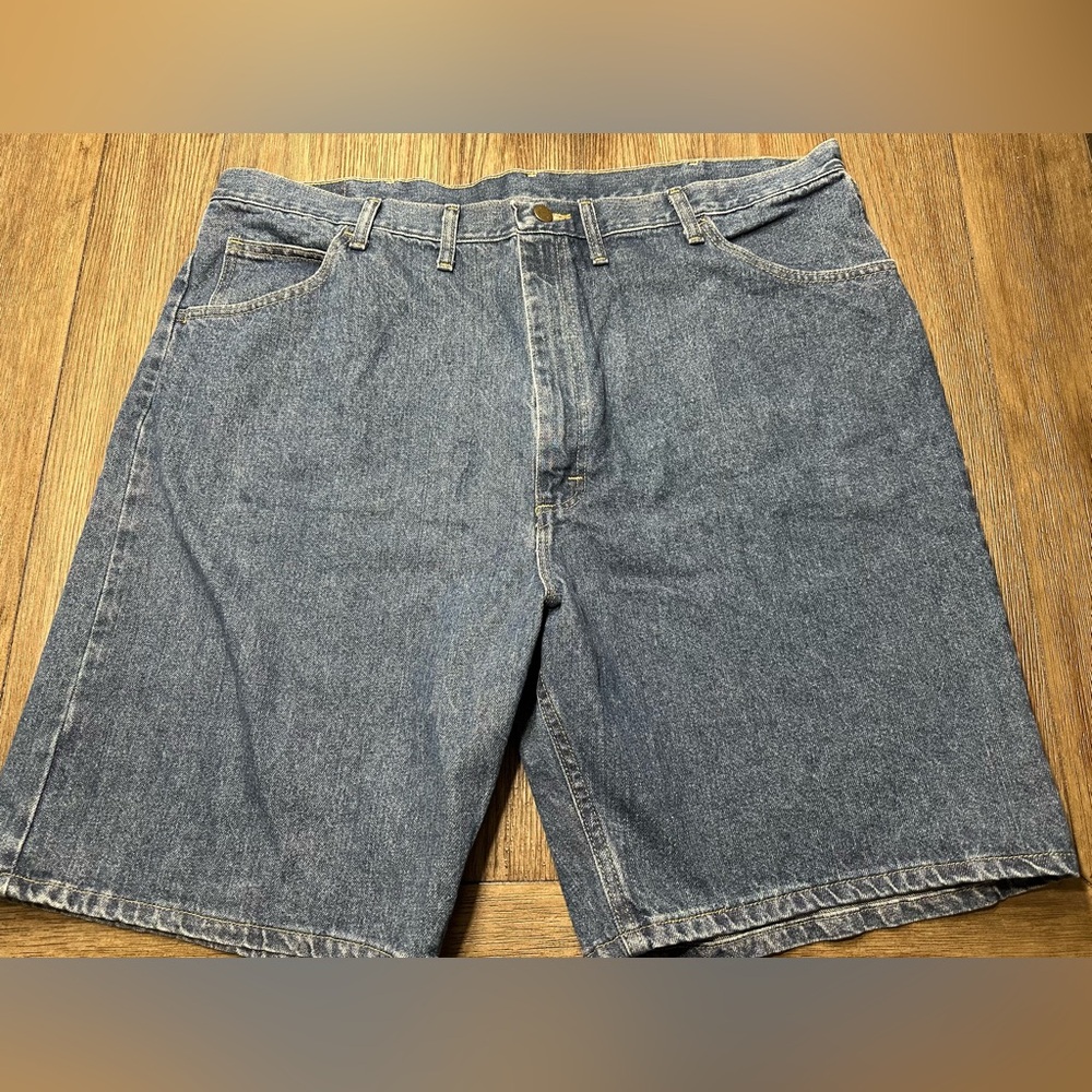 Wrangler Men's Relaxed Fit Blue Jean Shorts - Size 44